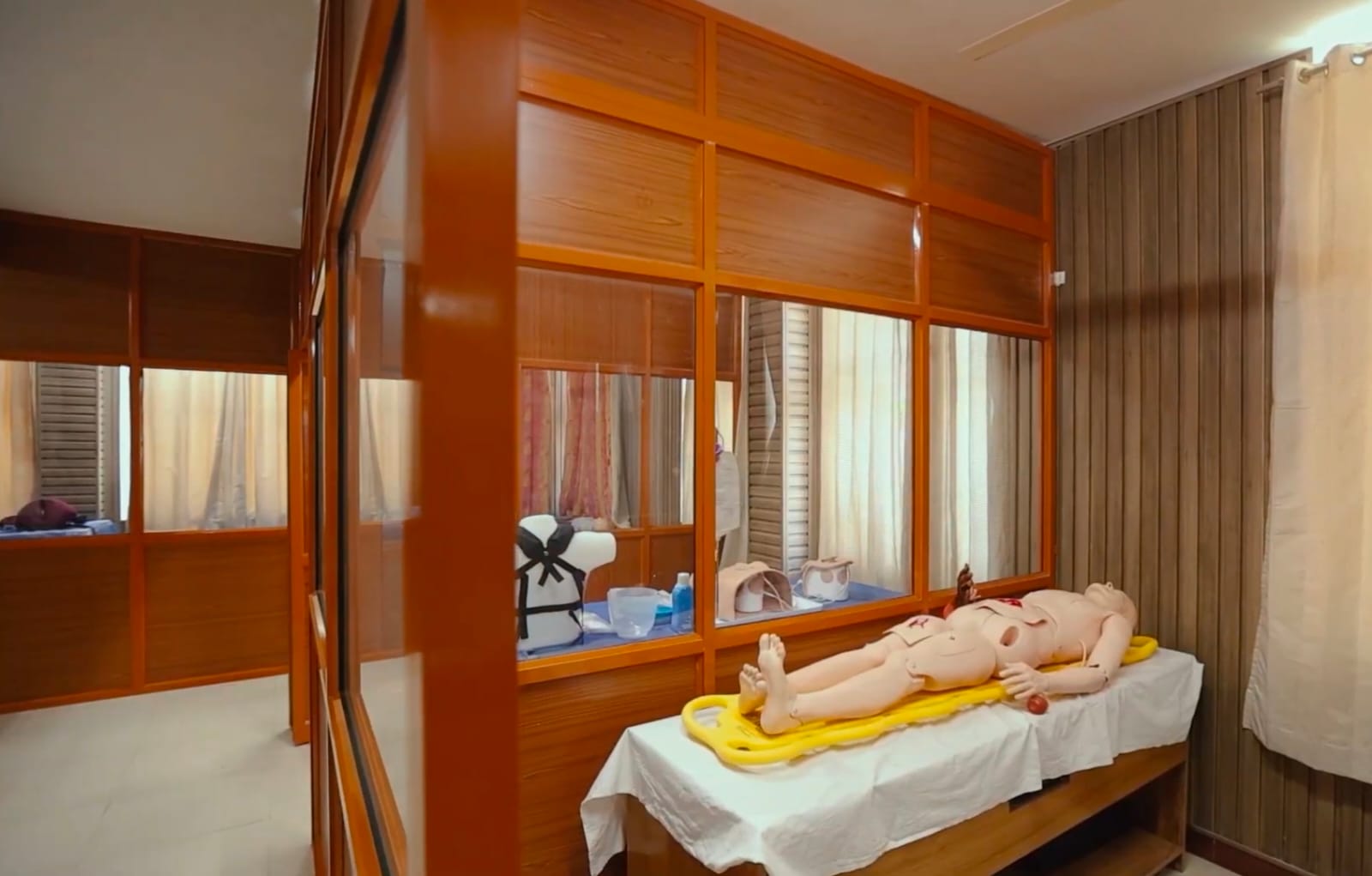 Skill lab simulation space with patient-care models and supplies